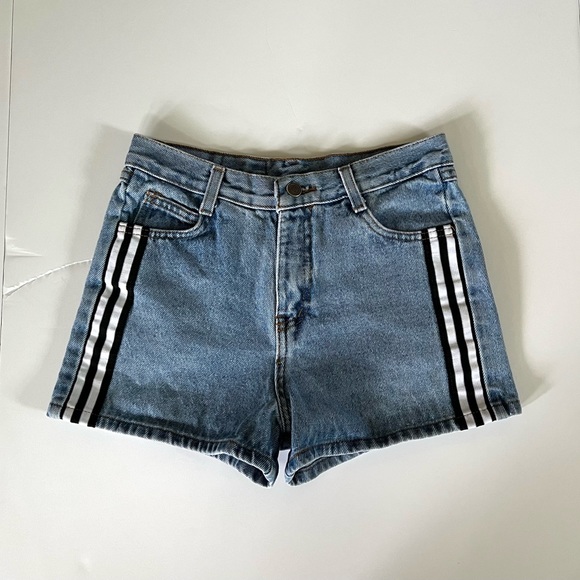 Vintage Pants - Vintage 90’s side-stripe shorts